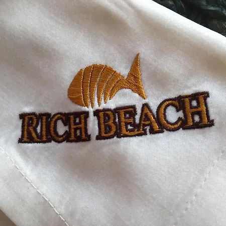 Rich アパート